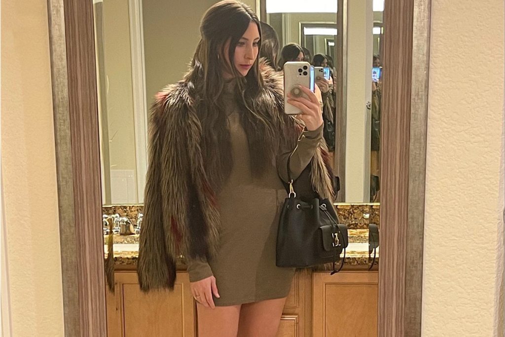 Dignify Croc-Embossed Crossbody Bag—perfect Accessory For Any Occasion