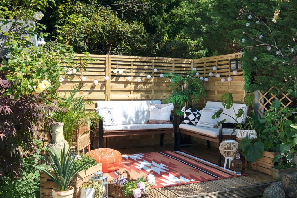 How To Have A Lovely Garden Outside The Sofa.