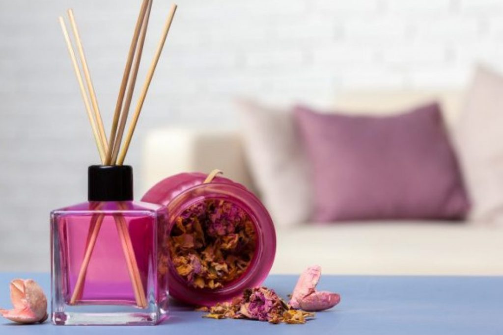 Know The Benefits Offered By Bedroom Air Freshener
